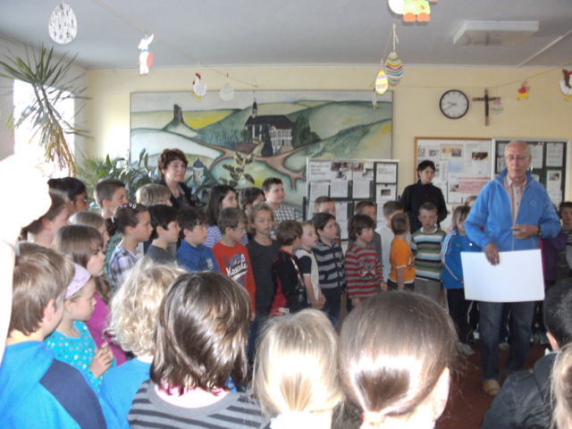 Spendenübergabe durch die Grundschule Kirchberg-Schlossberg