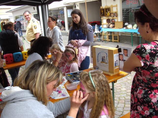 Aktion beim Blieskasteler Altstadtfest 2012 - zwei tolle Künstlerinnen: Anja Schieber und Sigrid Konrad beim Kinderschminken 'in Action'