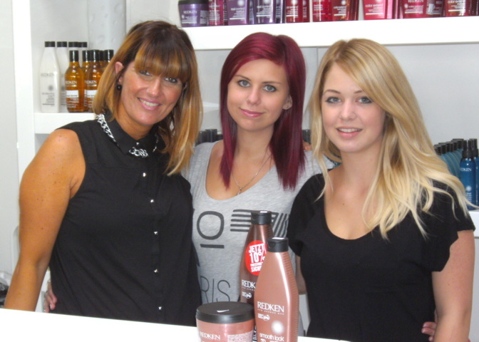 von links nach rechts: Ayhan Saglam, Inhaberin Salon 'AYHAN - Haare & Gesicht', mit ihren Angestellten Jenny Pakozdi und Nicole Blanck