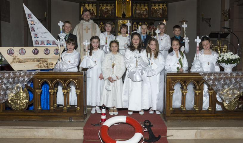 die Kommunionkinder aus Biesingen und Aßweiler am 07.04.2013 in der Pfarrkirche St. Anna