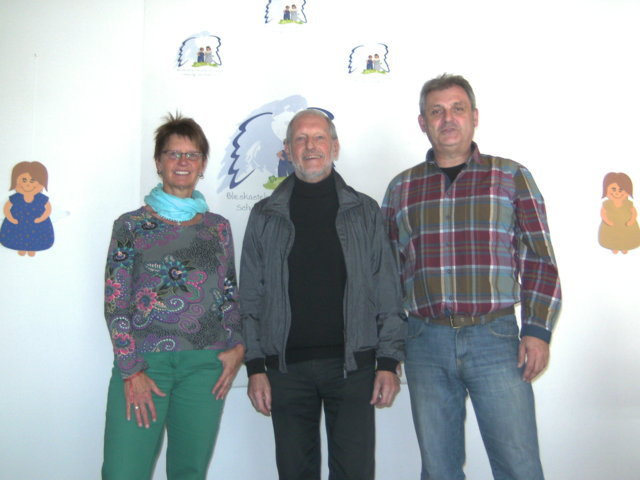 das vom 1. Vorsitzenden Klaus Port aufgenommene Foto der Spendenübergabe am 17.03.2016 zeigt den Jubilar Karl-Heinz Schmidt mit unseren Vorstandsmitgliedern Diana Eicher (links) und Peter Geble (rechts)