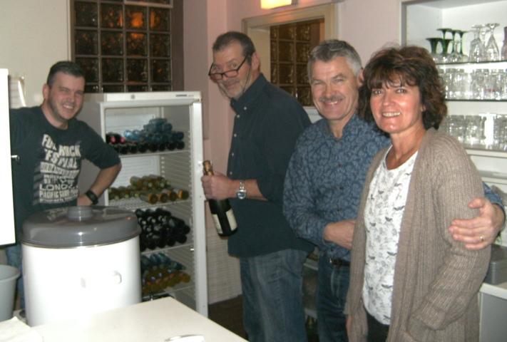 Das Foto zeigt unser fleißiges Helferteam (von rechts nach links) Heidi Allar, Hubert Schewes, Helmut Allar und Michael Port