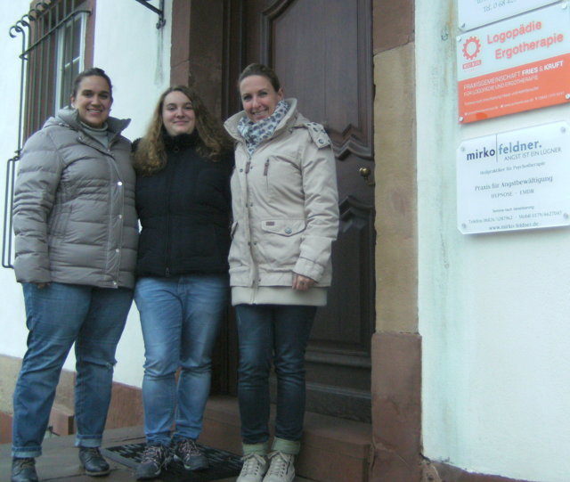 Stellvertretend für das sympathische WortWerk-Team erfolgte die Spedenübergabe am 20.12.2017 durch (von links nach rechts) Jeannette Kruft, Rebecca Reichhart und Steffi Kaufmann