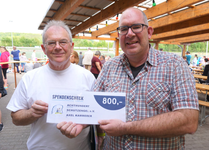 Großartige Geste von Axel Kammerer erbringt 800 Euro-Spende für Schutzengelverein (Bildrechte: Axel Kammerer)